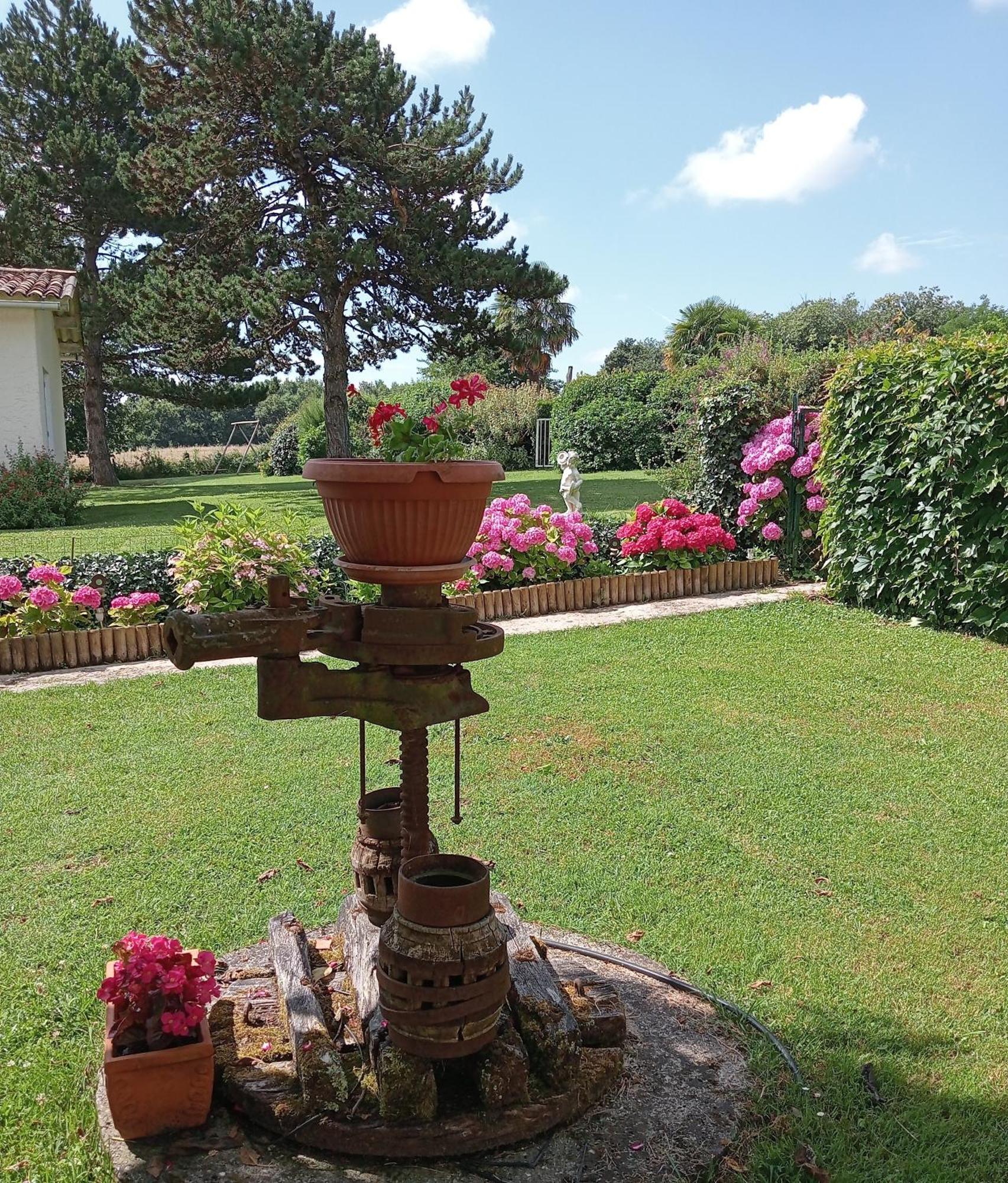 Gites Chez Belliveau Meursac Exteriör bild